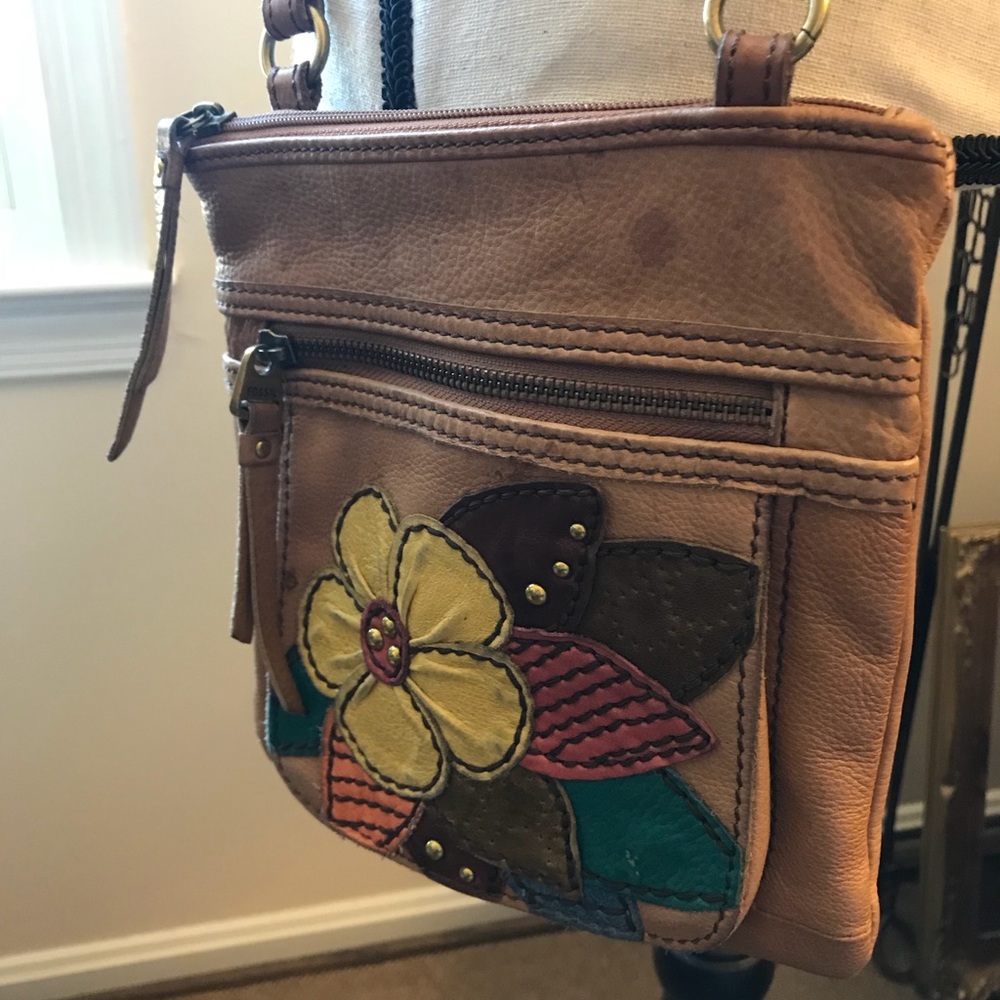 👁MONDAY SALE👁Fossil Crossbody with Flower Detail